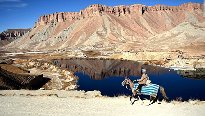 Hồ nước tại công viên quốc gia Band-e Amir.