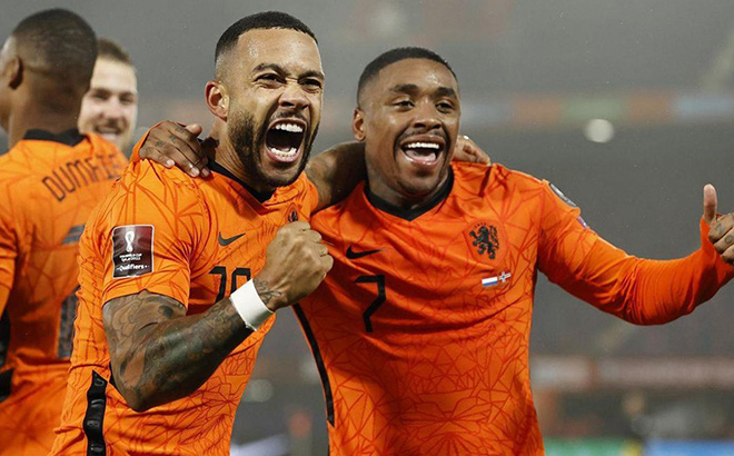 Bergwijn (phải) và Depay giúp Hà Lan giành vé dự VCK World Cup 2022.