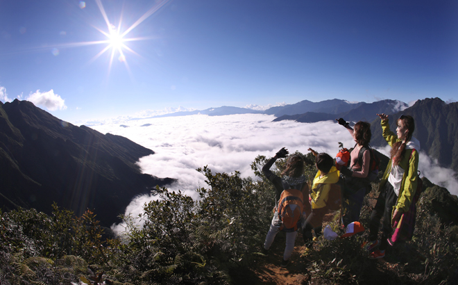 The sea of clouds in Ta Chi Nhu creates a one-of-a-kind magnificent scenery in the early morning.