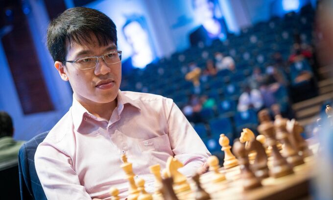 Quang Liêm trong khai cuộc ván đấu với Aronian.