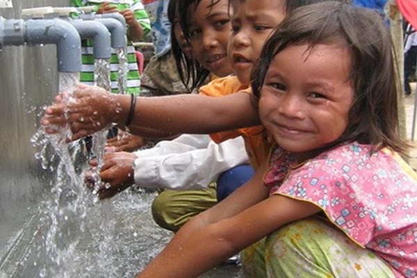 Đến năm 2045, phấn đấu 100% người dân nông thôn được sử dụng nước sạch và vệ sinh an toàn, bền vững.