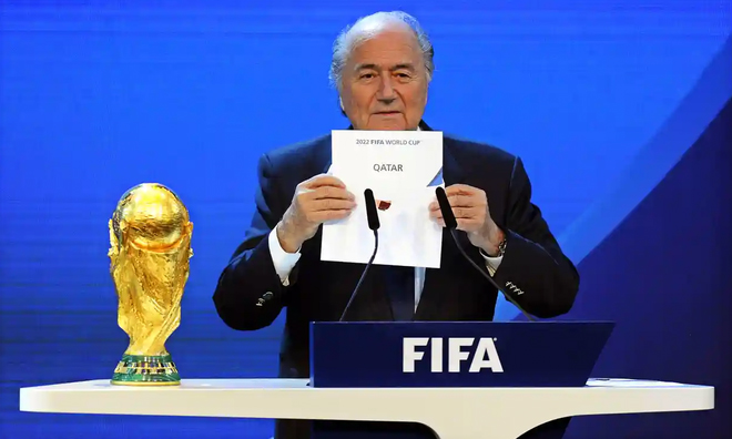 Sepp Blatter công bố Qatar trở thành chủ nhà World Cup 2022 vào năm 2010