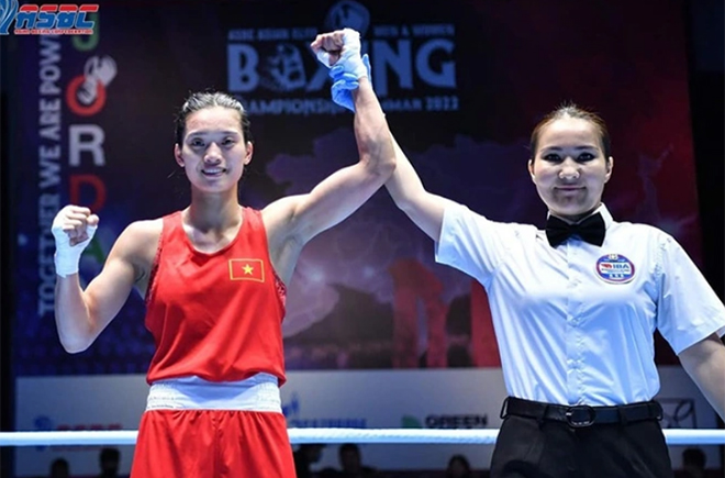 Nguyễn Thị Tâm xuất sắc giành chức vô địch Boxing châu Á 2022 sau khi đánh bại nữ võ sĩ người Nhật Bản Tsukimi Namiki (Ảnh: Liên đoàn boxing châu ).