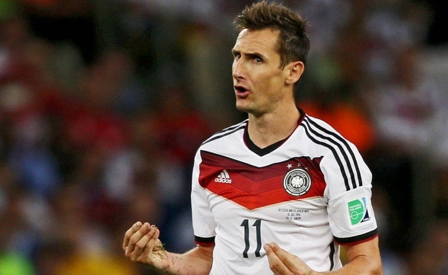 Miroslav Klose là cầu thủ ghi nhiều bàn thắng nhất trong lịch sử các VCK World Cup với 16 bàn sau 24 trận.
