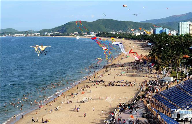 Bãi biển Nha Trang - Khánh Hòa trong ngày hội thả diều nghệ thuật tại Festival biển Nha Trang. Ảnh tư liệu