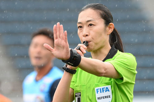 Yoshimi Yamashita - nữ trọng tài người Nhật Bản sẽ cầm còi tại vòng chung kết World Cup 2022
