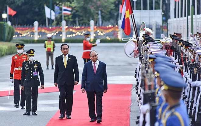 Lễ đón Chủ tịch nước Nguyễn Xuân Phúc được tổ chức trang trọng tại tòa nhà Chính phủ Thái Lan.