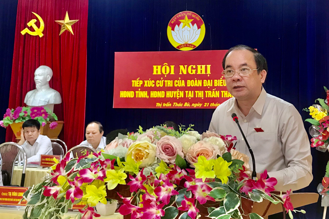 Đồng chí Tạ Văn Long - Phó Bí thư Thường trực Tỉnh ủy, Chủ tịch HĐND tỉnh phát biểu tại buổi tiếp xúc cử tri.
