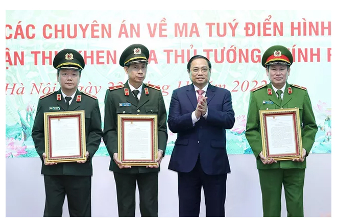 Thủ tướng Phạm Minh Chính trao thư khen cho các tập thể có thành tích xuất sắc trong các chuyên án về ma tuý.