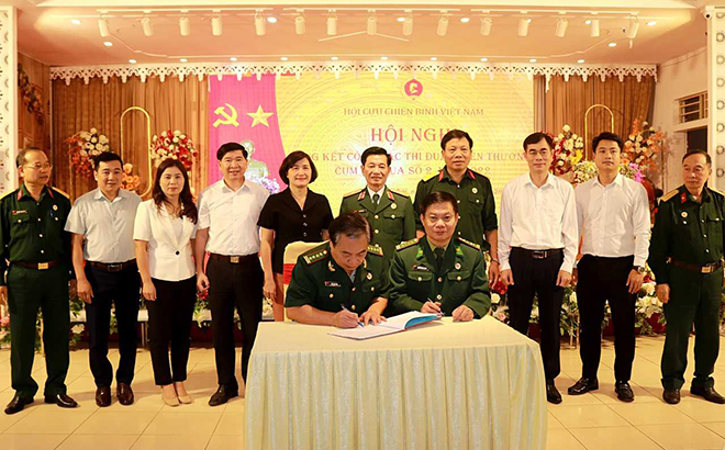 Lãnh đạo Hội CCB 5 tỉnh: Yên Bái, Tuyên Quang, Phú Thọ, Hà Giang, Lào Cai ký kết giao ước thi đua năm 2023.