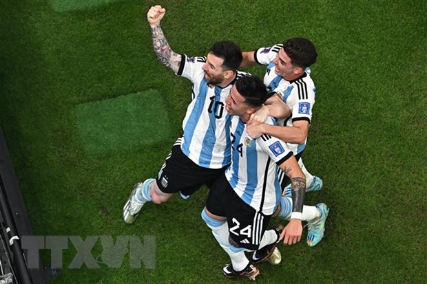 Các cầu thủ Argentina ăn mừng bàn thắng thứ 2 vào lưới Mexico. (Ảnh: AFP/TTXVN)