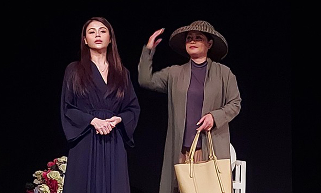 Một cảnh trong vở “Hedda Gabler” của Nhà hát Tuổi trẻ - vở kịch tham gia Liên hoan quốc tế Sân khấu thử nghiệm lần V, Hà Nội – 2022. Ảnh: Bình Thanh.