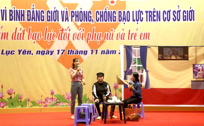 Tiểu phẩm phòng, chống bạo lực, xâm hại phụ nữ tại Lễ phát động Tháng hành động vì bình đẳng giới và phòng, chống bạo lực trên cơ sở giới năm 2020. (Ảnh: Thu Hiền)