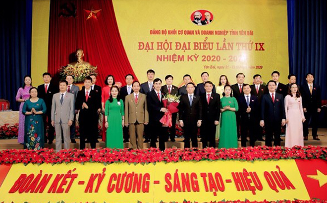 Ban Chấp hành Đảng bộ Khối cơ quan và doanh nghiệp tỉnh                      khóa IX ra mắt Đại hội