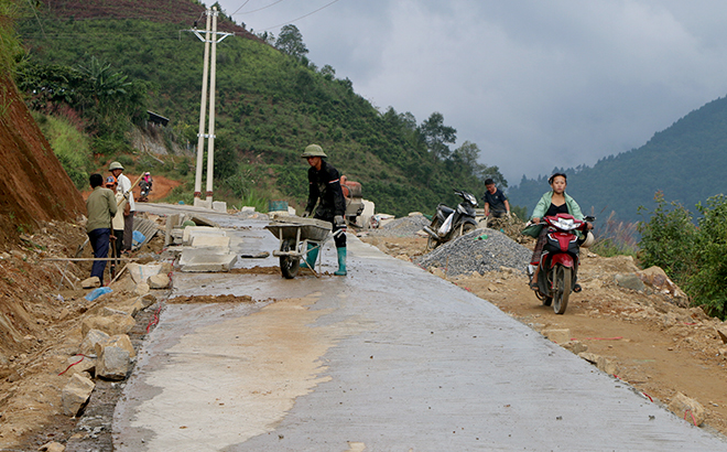 Công trình kiên cố hóa đường Khấu Chu, xã Bản Công dài 3 km theo quy mô đường giao thông nông thôn dự kiến hoàn thành, đưa vào sử dụng vào cuối năm nay.