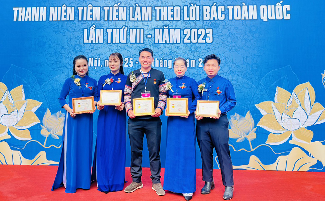 Lý Thị Sam Sung (thứ 2 bên phải sang) tại Đại hội “Thanh niên tiên tiến toàn quốc làm theo lời Bác” lần thứ VII, năm 2023.