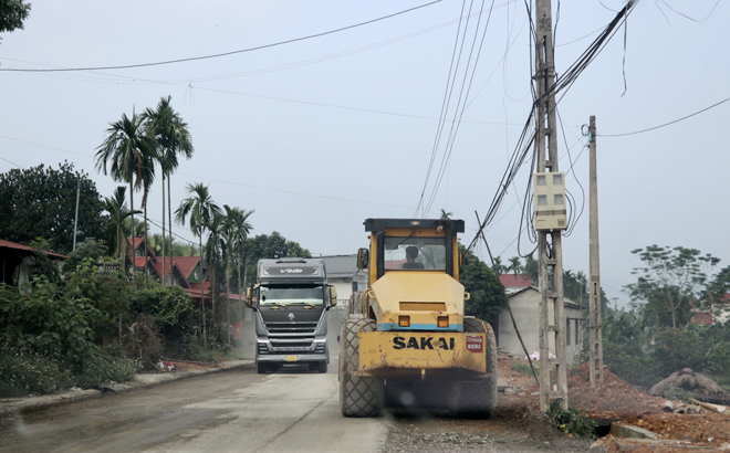 Các nhà thầu gặp nhiều khó khăn trong quá trình thi công do vướng mắc cột điện, cột viễn thông.