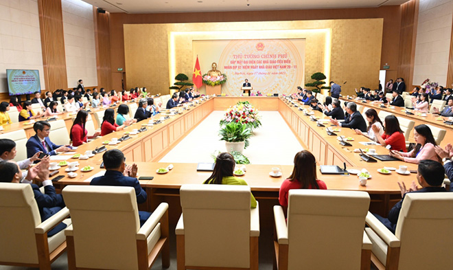 Thủ tướng Phạm Minh Chính gặp mặt nhà giáo và cán bộ quản lý giáo dục tiêu biểu nhân ngày Nhà giáo Việt Nam.