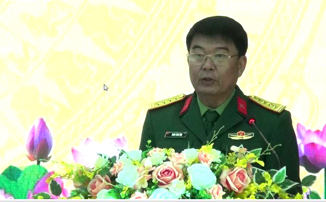 Đồng chí Đại tá Trần Công Ứng, Ủy viên Ban Thường vụ Tỉnh ủy, Chỉ huy trưởng Bộ CHQS tỉnh dự và phát biểu khai mạc lớp tập huấn.