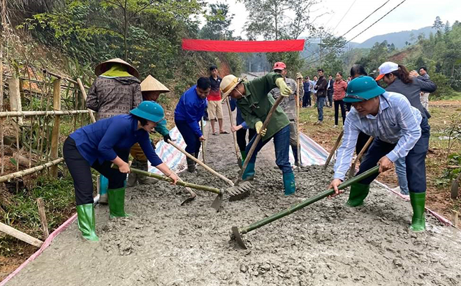 Từ năm 2016, người dân xã Đại Lịch tiếp tục bê tông hóa được 42,2 km đường giao thông nông thôn.