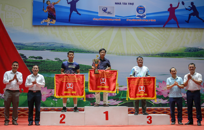 Ban tổ chức trao giải nhất, nhì, ba toàn đoàn cho các đội thi đấu giành thành tích cao.