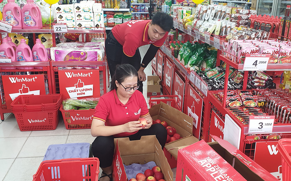 A WinMart+ store in Yen Bai City prepares goods to meet residents' year-end consumer demand.