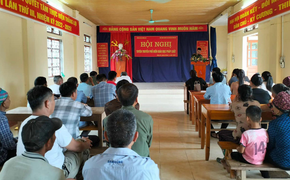 Hội viên nông dân xã Đông An, huyện Văn Yên tham gia các buổi tuyên truyền chính sách, pháp luật tại địa phương