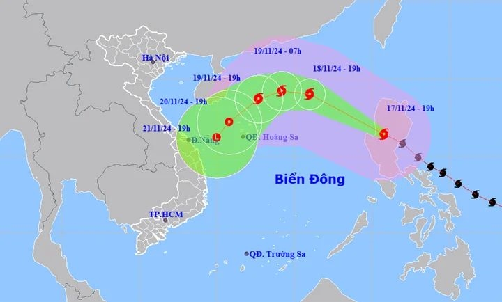 Bão Man-yi giảm 2 cấp, di chuyển nhanh vào Biển Đông. Ảnh: NCHMF