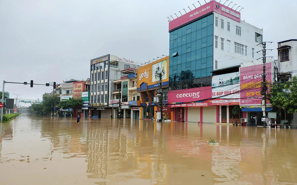 Ảnh hưởng của hoàn lưu cơn bão số 3 tháng 9/2024 gây ngập úng trên diện rộng tại thành phố Yên Bái.