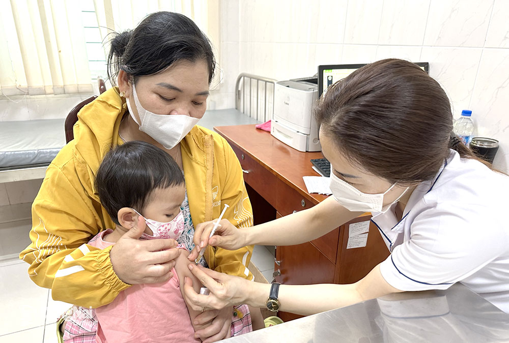 Tiêm vaccine là biện pháp phòng bệnh sởi hiệu quả nhất.