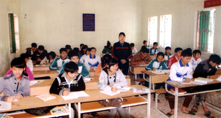 Giờ học bài của học sinh Trường THPT Văn Chấn.