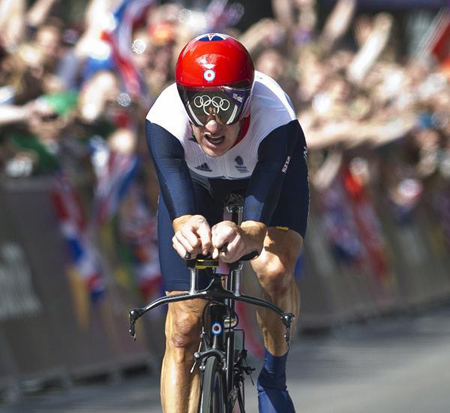 Cua rơ Bradley Wiggins về nhất tại giải Tour de France