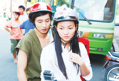 Min Woo (vai Jun Oh) và Minh Minh (vai Mai) trong một cảnh quay.