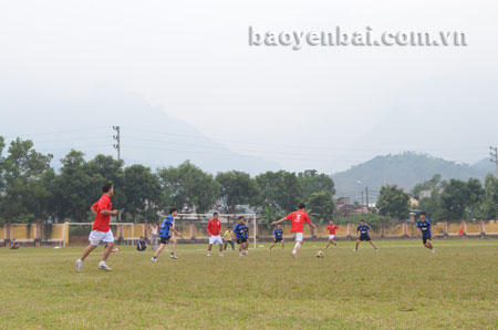 Bóng đá quần chúng thu hút sự tham gia nhiệt tình của các đơn vị.
