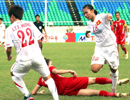 Đội nữ Việt Nam có chiến thắng đầu tiên ở SEA Games 27