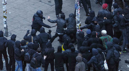 Cảnh sát đụng độ người biểu tình tại Hamburg