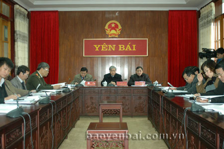 Các đồng chí lãnh đạo tỉnh Yên Bái tham gia họp trực tuyến với Chính phủ.