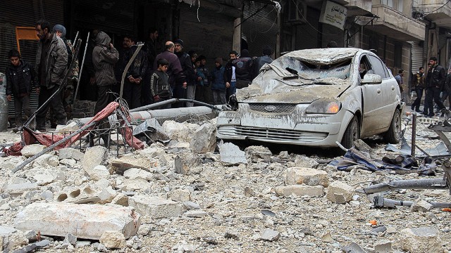 Hiện trường sau vụ không kích của quân đội chính phủ ở Aleppo