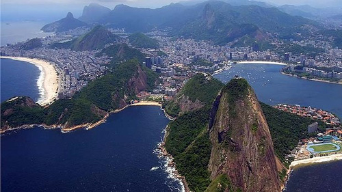 Rio de Janeiro nổi tiếng khắp thế giới với những bãi biển nên thơ.
