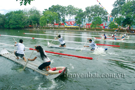 Thi đấu các môn thể thao tại Đại hội TDTT huyện Văn Yên năm 2013.
