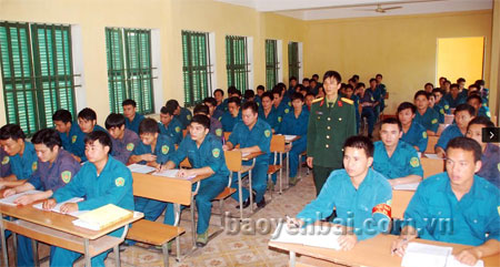 Các học viên trung cấp chuyên nghiệp quân sự cơ sở xã phường, thị trấn khóa 6 năm 2014 tại nhà trường.
