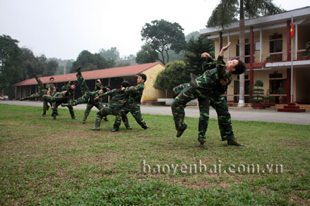 Huấn luyện võ thuật ở Đại đội Trinh sát Bộ Chỉ huy Quân sự tỉnh (C20).