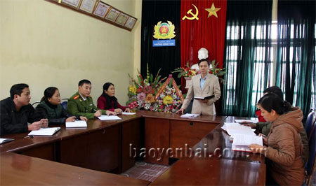 Đồng chí Nguyễn Việt Huy - Bí thư Đảng ủy phường Đồng Tâm triển khai công tác chuẩn bị tổ chức đại hội Đảng bộ các cấp tới các tiểu ban giúp việc Đại hội.

