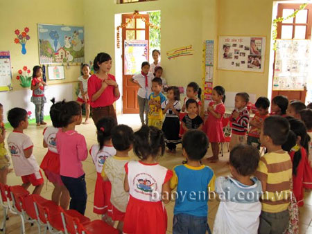 Hiện nay, nhiều trường học ở huyện Văn Yên đã được xây dựng khang trang, góp phần giúp việc giảng dạy và học tập bảo đảm tốt hơn.
(Ảnh: A Mua)