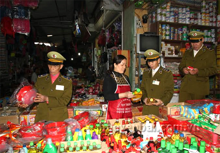 Tăng cường công tác quản lý thị trường cuối năm góp phần làm lành mạnh hóa thị trường.
