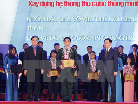 Phó Thủ tướng Vương Đình Huệ; Bí thư thứ nhất Trung ương Đoàn Lê Quốc Phong vinh danh 35 công trình, đề tài, sản phẩm sáng tạo tiêu biểu toàn quốc lần thứ X năm 2017.