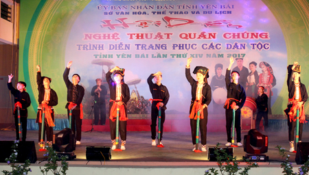 Tiết mục múa gông do nghệ nhân Đặng Nho Vượng dàn dựng đạt Huy chương Vàng tại Hội diễn Nghệ thuật quần chúng và Trình diễn trang phục dân tộc tỉnh Yên Bái lần thứ XIV năm 2017.