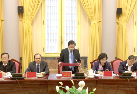 Phó Chủ nhiệm Thường trực Văn phòng Chủ tịch nước Giang Sơn đã công bố Lệnh của Chủ tịch nước đối với 6 luật.