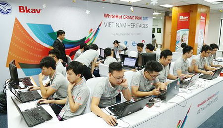 Đội hỗ trợ kỹ thuật cuộc thi an ninh mạng toàn cầu WhiteHat Grand Prix 2017.