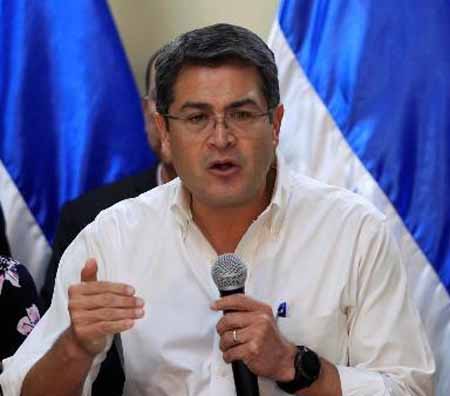 Tổng thống Honduras Hernandez phát biểu trước báo giới tại Tòa nhà Tổng thống tại thủ đô Tegucigalpa, ngày 6-12.